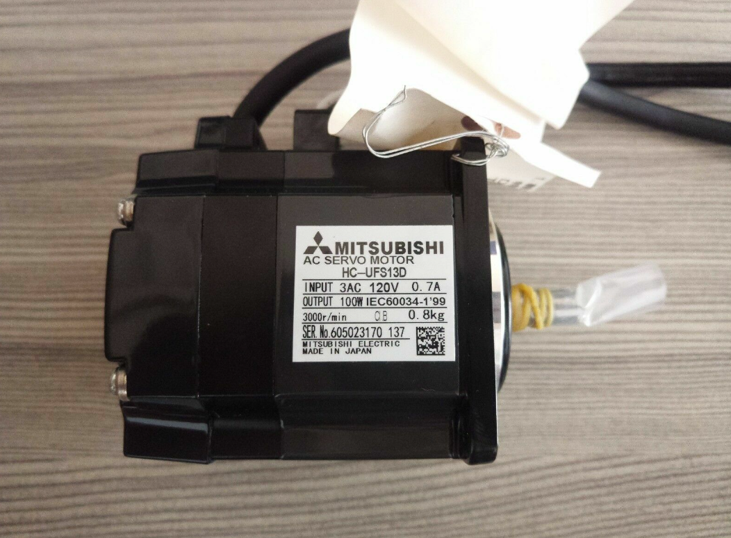 Mitsubishi HC-UFS13D AC bürstenloser Drehservomotor mit D-Cut Welle (mit Flach)