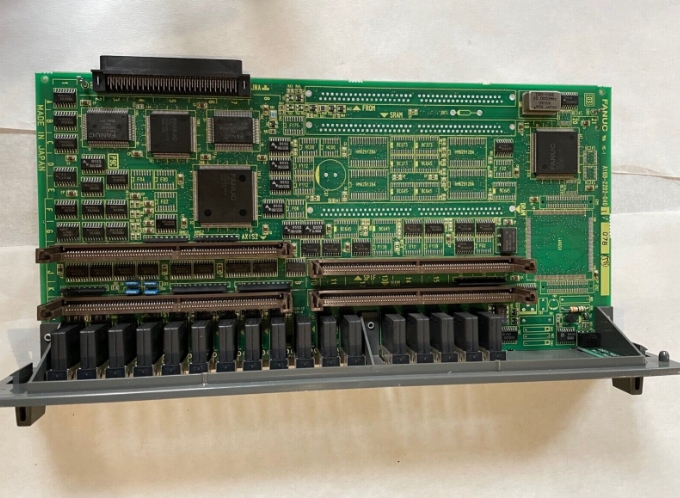Gebrauchte Fanuc A16B-2202-0401 Steuerplatine Expressversand