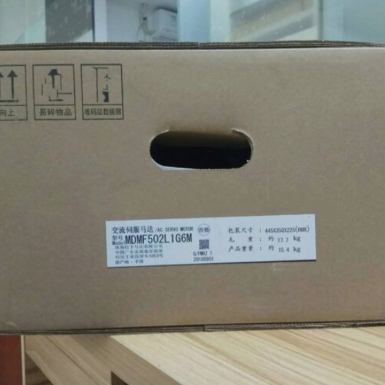 Panasonic MDMF502L1G6M Neuer 5 kW 200 V AC-Servomotor, beschleunigter Versand