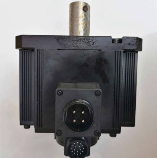 Panasonic MDMF502L1G6M Neuer 5 kW 200 V AC-Servomotor, beschleunigter Versand