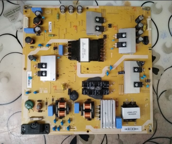 Sharp PSLF171301M, 0500-0614-0460 Netzteil für LC-55LE643U