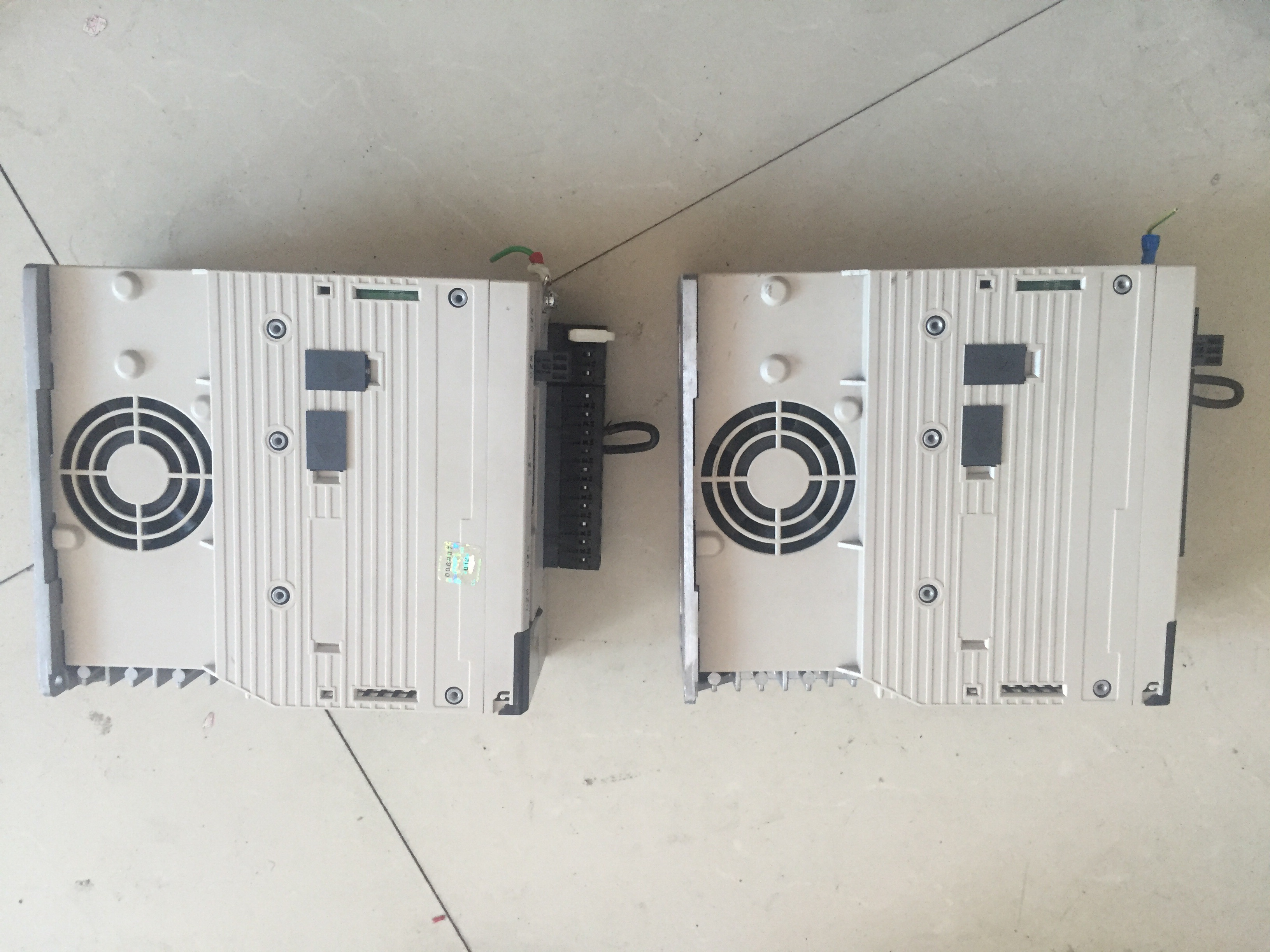 YASKAWA SERVOPACK SERVO-TREIBER SGDV-5R5A01A Perfektes Arbeiten