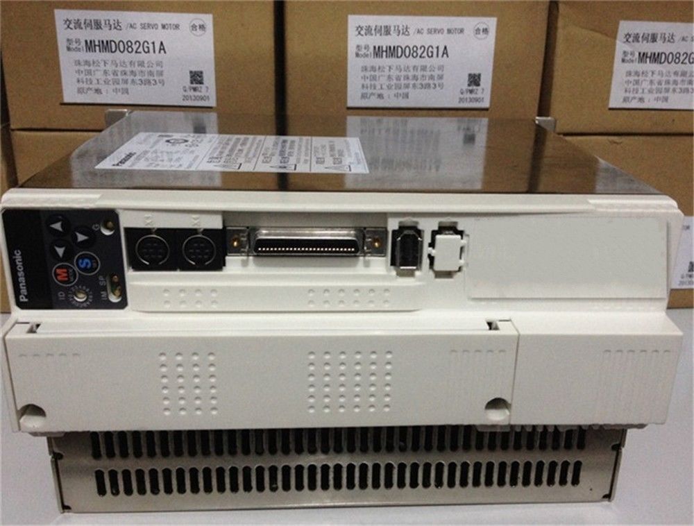 Nagelneuer PANASONIC AC Servoantrieb MFDDTA390 im Karton