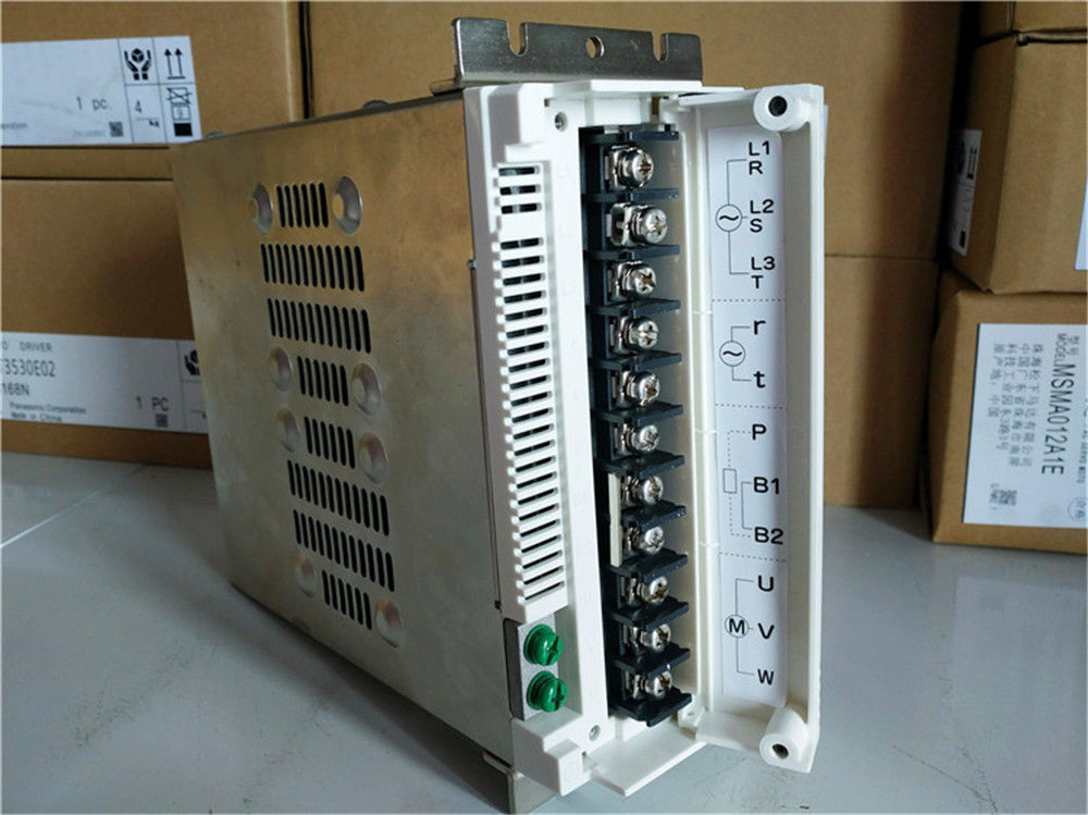 NEUER PANASONIC AC-Servoantrieb MEDHT7364 im Karton