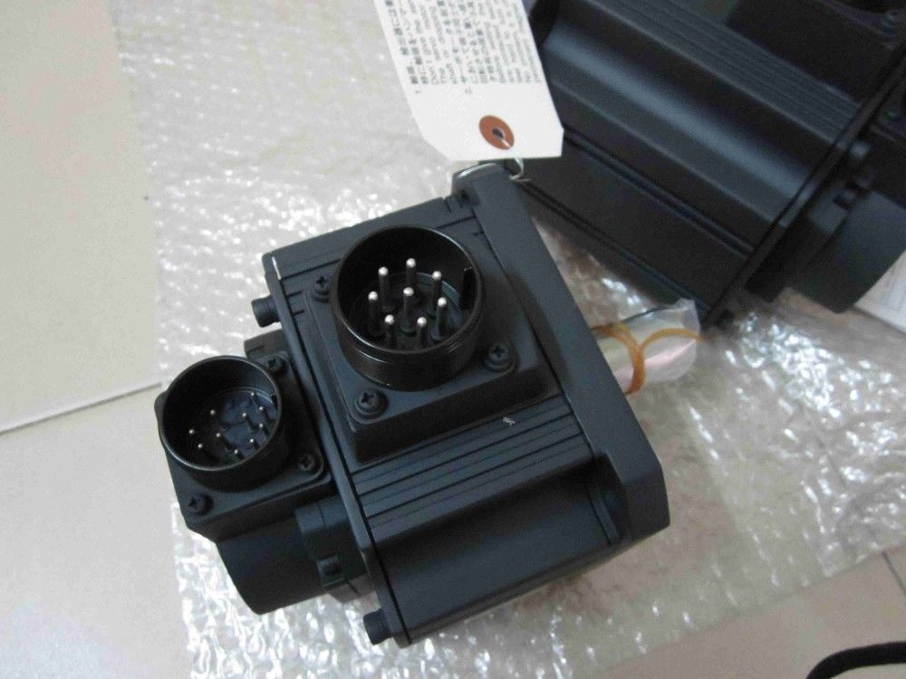 NEW&ORIGINAL MITSUBISHI SERVO MOTOR HC-SF52 HCSF52 in box