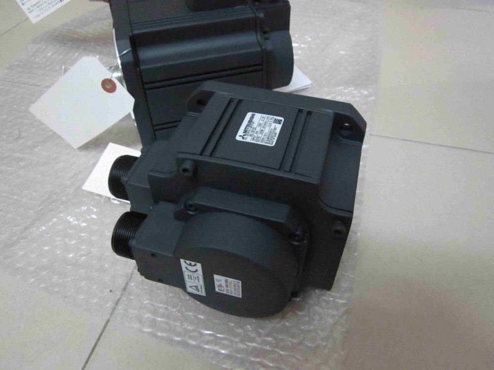 NEW&ORIGINAL MITSUBISHI SERVO MOTOR HC-SF52 HCSF52 in box