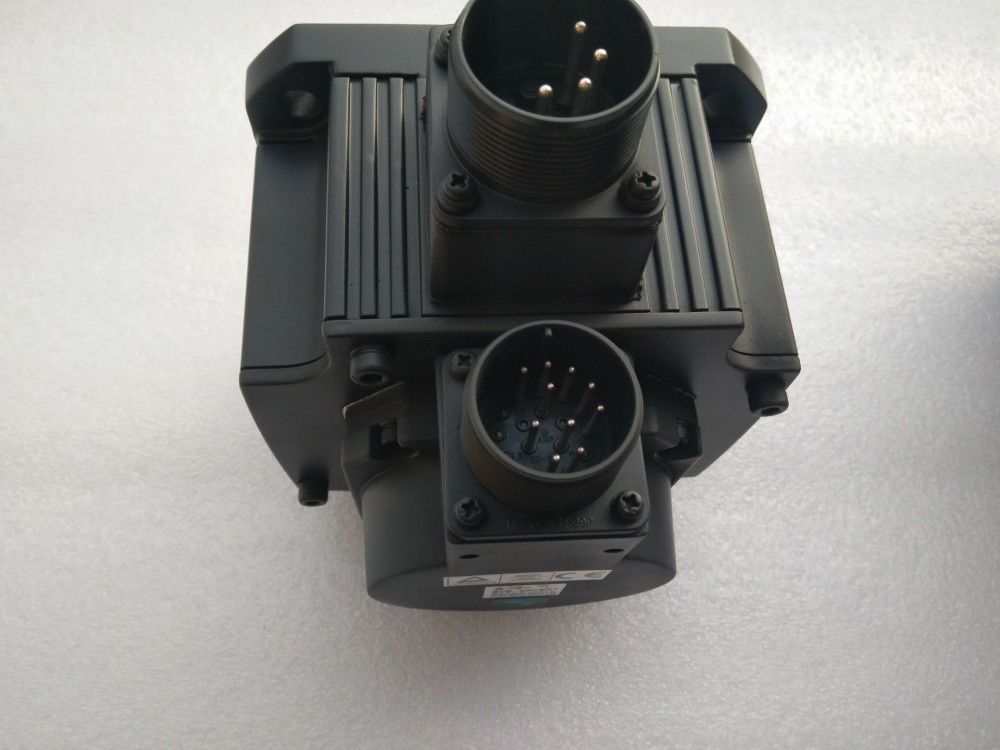 NEW&ORIGINAL MITSUBISHI SERVO MOTOR HC-SF52 HCSF52 in box