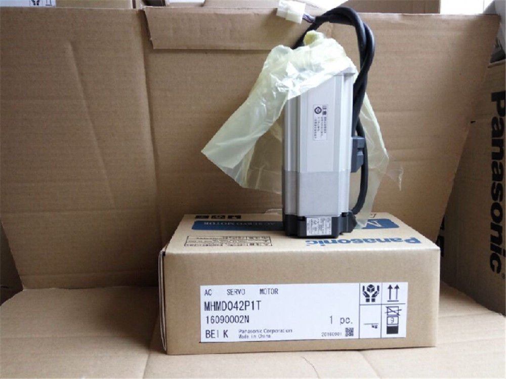 NEUER PANASONIC AC-Servomotor MHMD042P1T im Karton