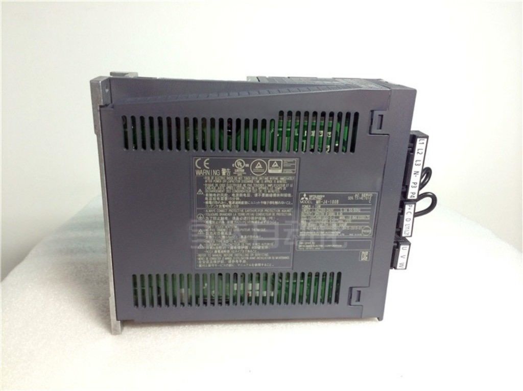 Mitsubishi MELSERVO J4 1 kW Servoantrieb MR-J4-100B MRJ4100B