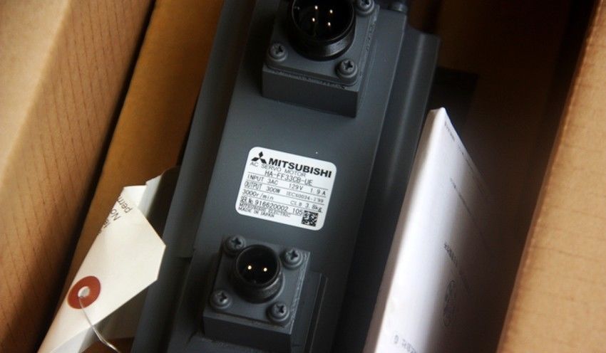 neuer Mitsubishi SERVOMOTOR HA-FF33CB-UE 300W KEY CAN-CON BRK CE/UL