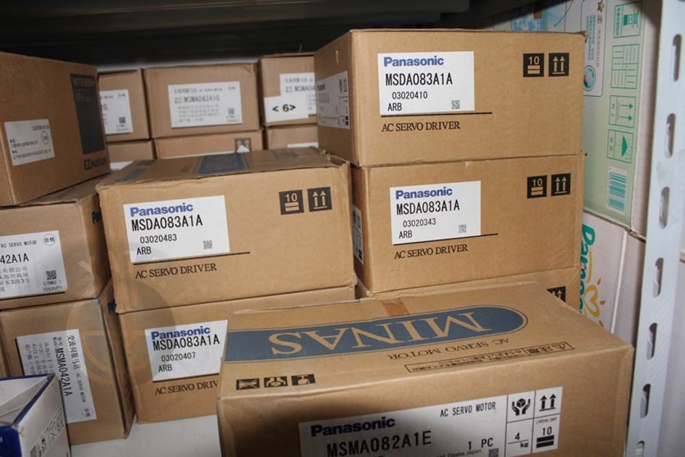 NEU Panasonic Servo Drives MSDA083A1A im Karton