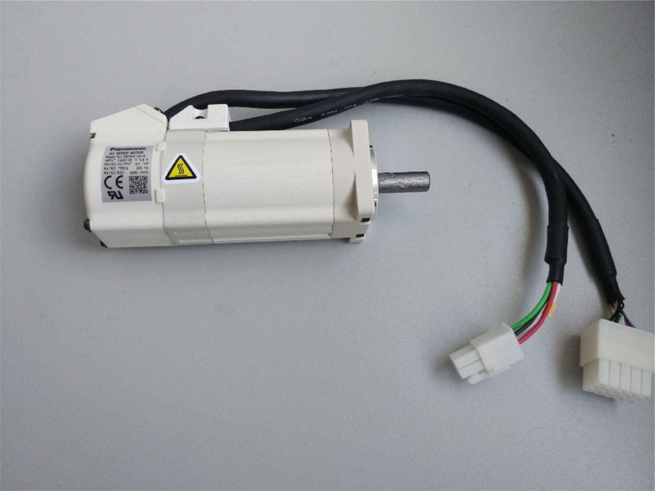NEUER PANASONIC-Servomotor MSMA012A1A im Karton