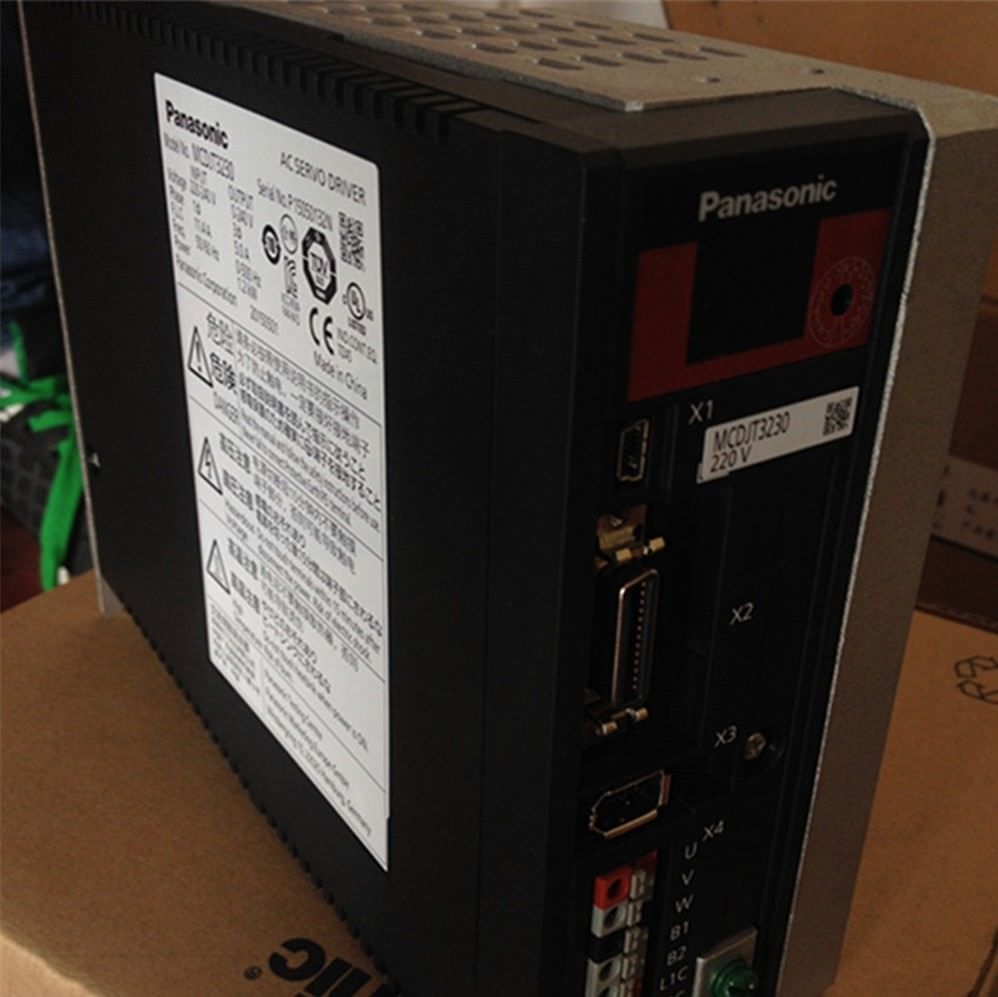 NEUER PANASONIC AC-Servoantrieb MCDJT3230 im Karton