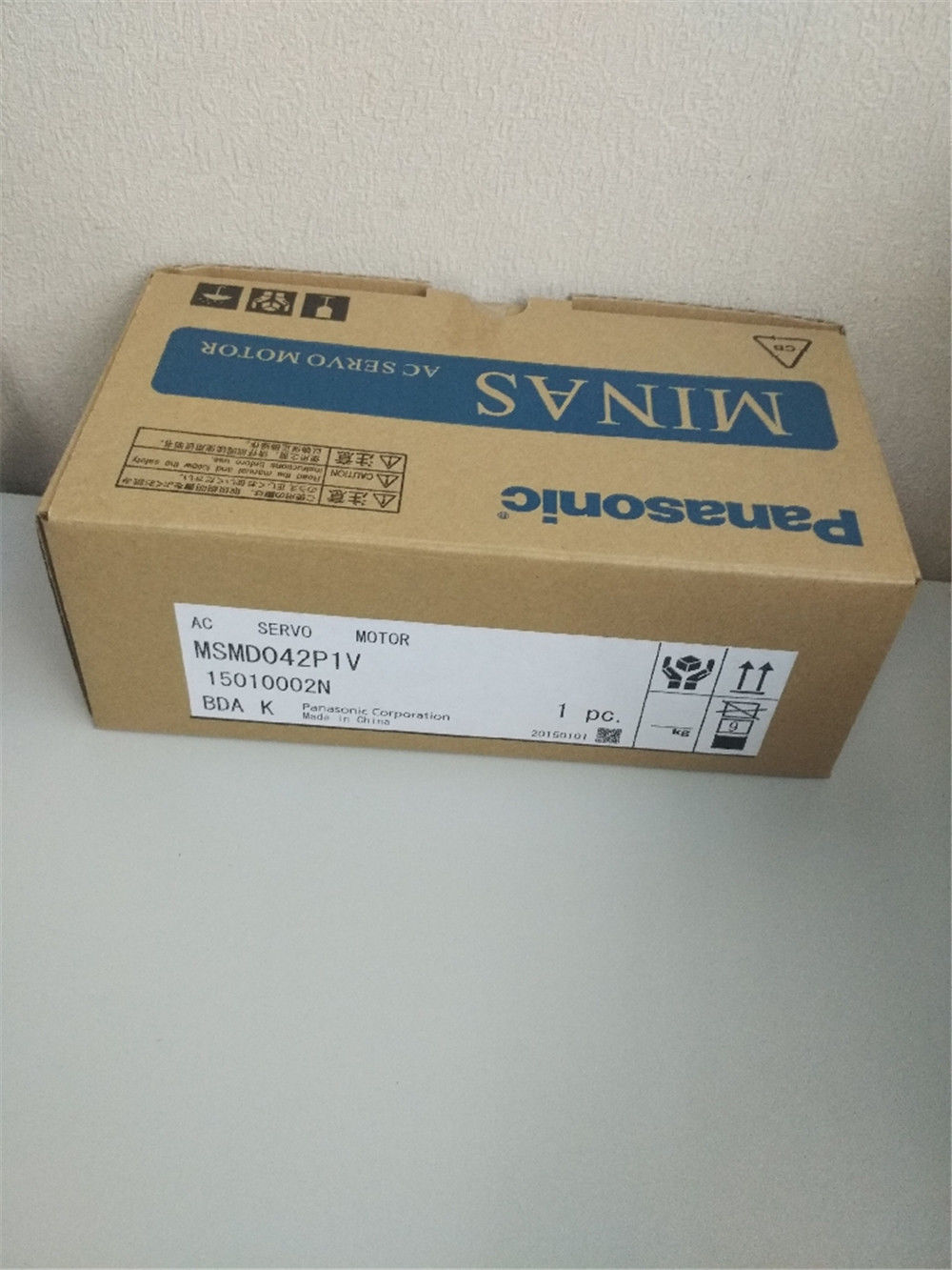 NEUER PANASONIC AC-Servomotor MSMD042P1V im Karton