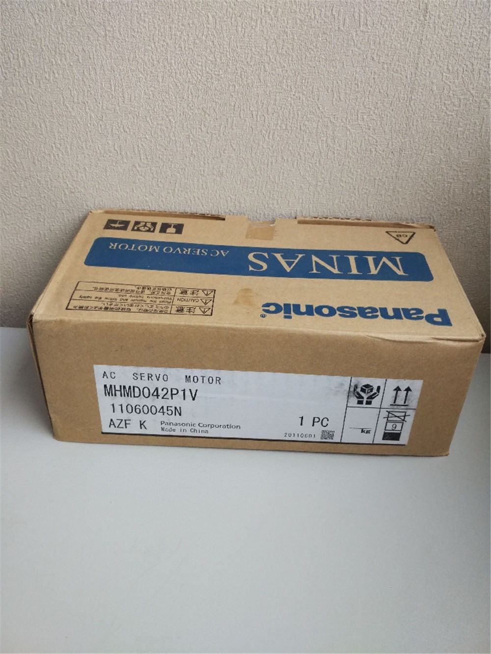 NEUER PANASONIC AC-Servomotor MHMD042P1V im Karton