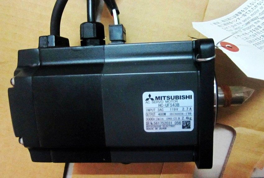 Brandneuer Mitsubishi SERVOMOTOR HC-UF43B EINGANG: 2,7 AMP 3 PHASE 119 V