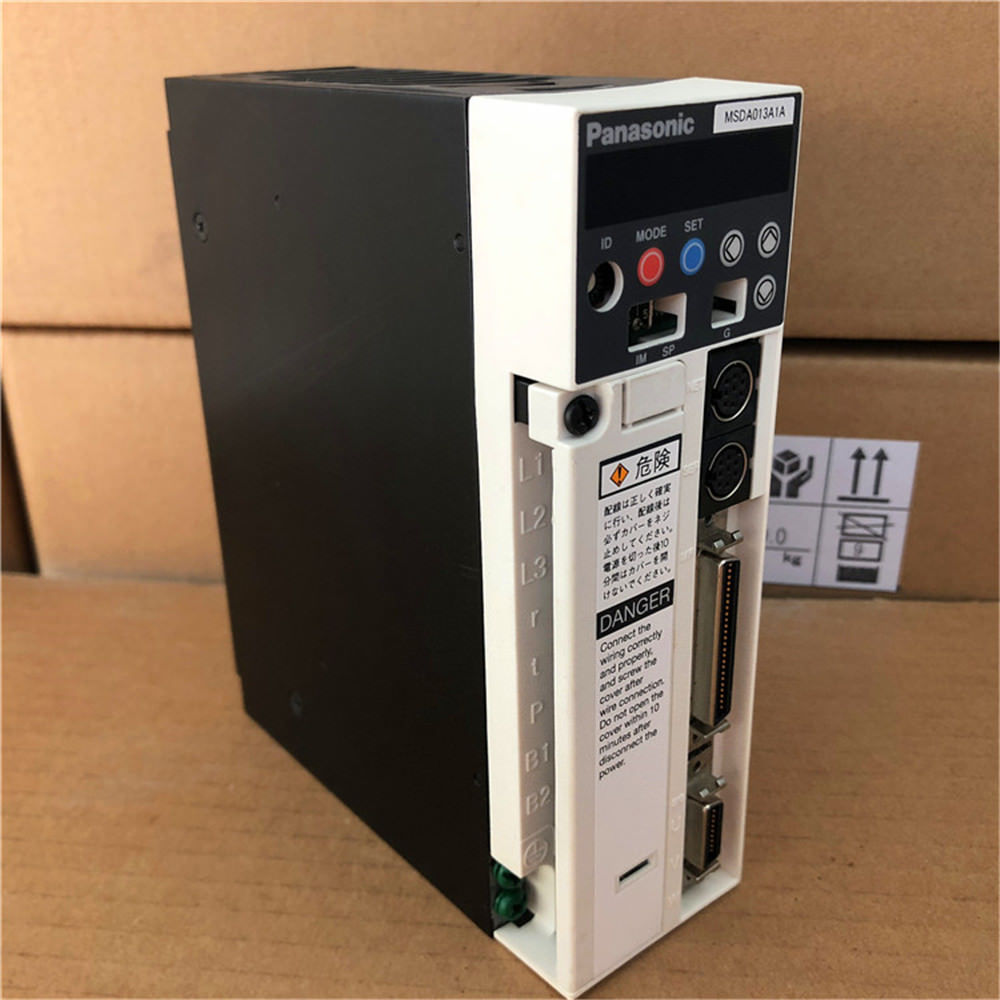 BRAND NEW PANASONIC AC Servoantrieb MSDA013A1A im Kasten