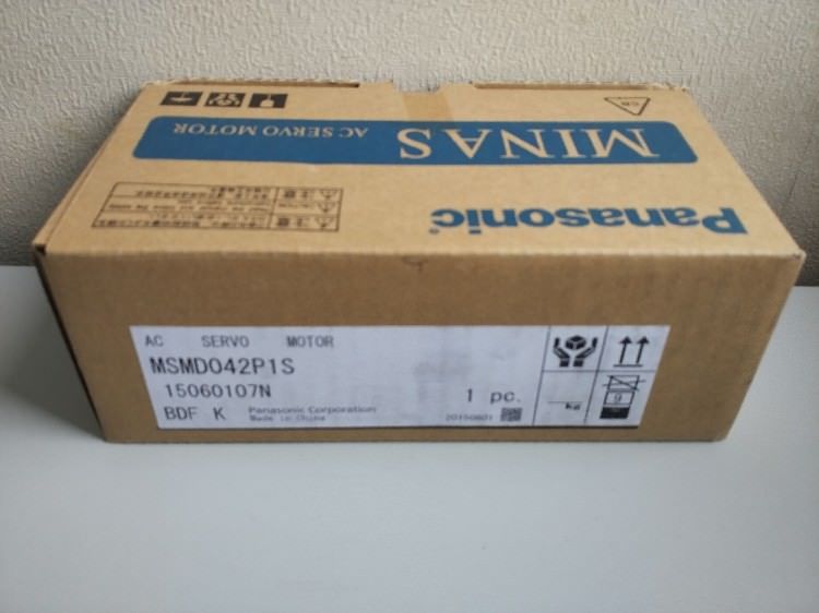 Neu PANASONIC Servomotor MSMD042P1S im Karton