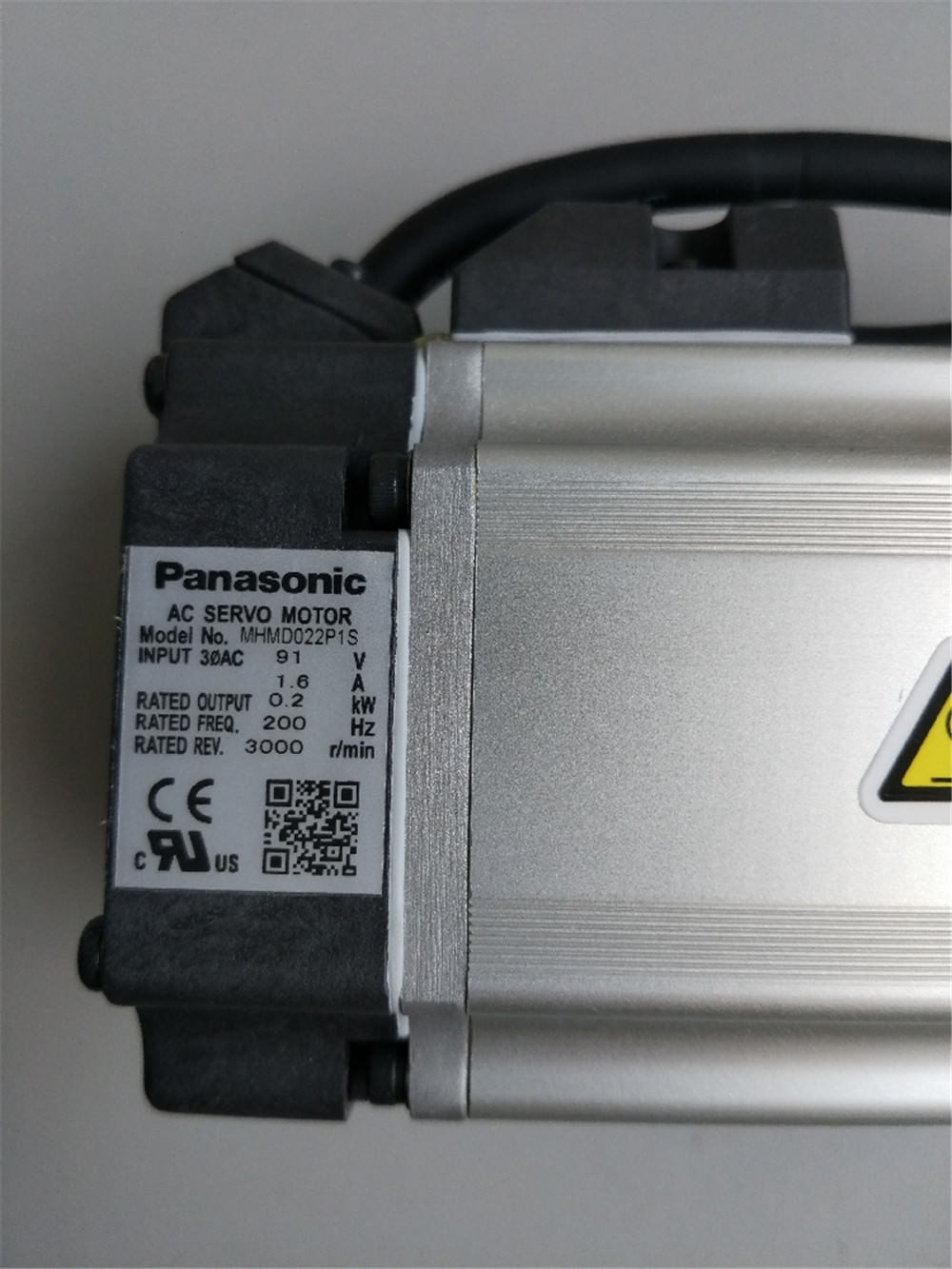 NEUER PANASONIC-Servomotor MHMD022P1S im Karton
