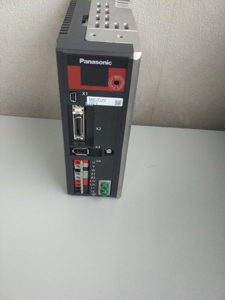 Neuer PANASONIC Servomotor MBDJT2207 15A 240V Last