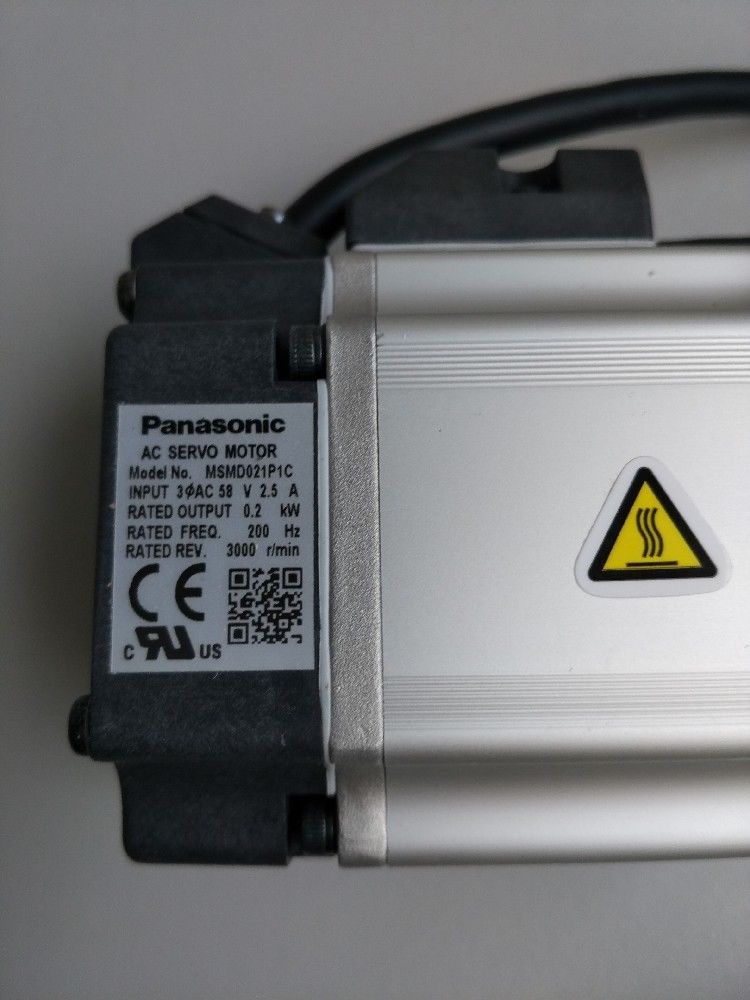 Neuer PANASONIC Servomotor MSMD021P1C im Karton