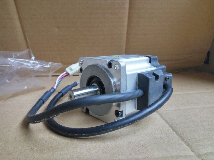 Neuer PANASONIC Servomotor MSMD021P1C im Karton
