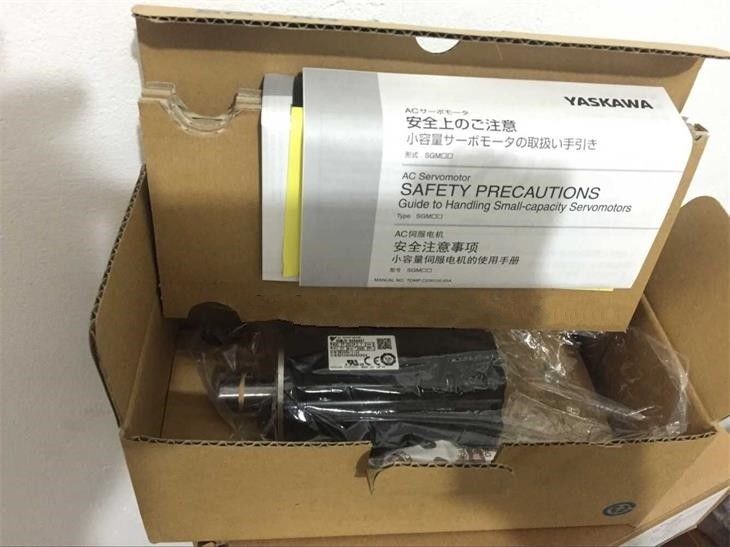 NEW YASKAWA SERVO MOTOR SGMJV-04AAA61 IN BOX
