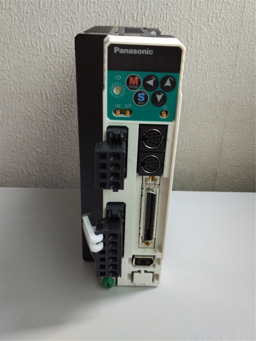 NAGELNEUER PANASONIC-Servoantrieb MBDDT2210003 im Karton