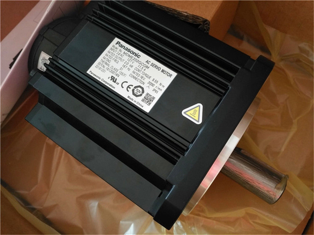 NEUER PANASONIC-Servomotor MDME202GCGM im Karton