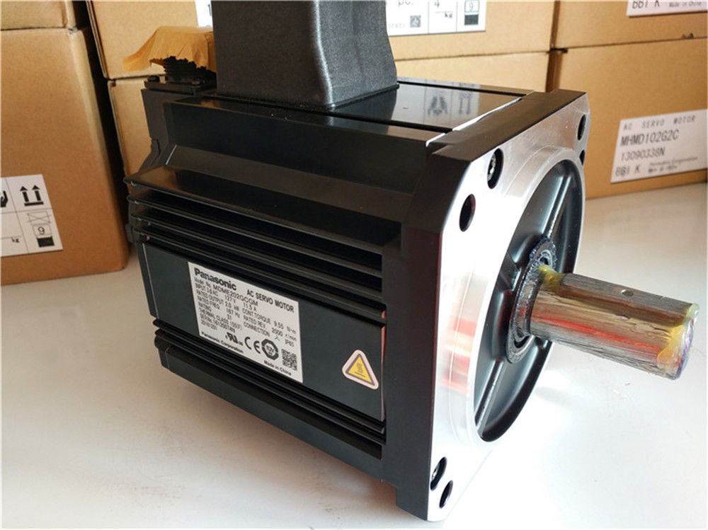 NEUER PANASONIC-Servomotor MDME202GCGM im Karton