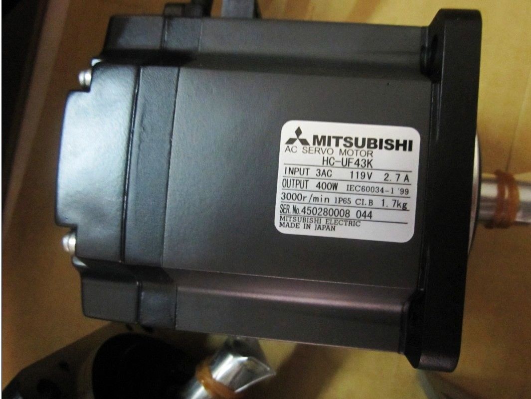 Original NEU Mitsubishi Servomotor HC-UFS43 HC-UFS43B HC-UFS43K HC-UFS43BK IN BOX