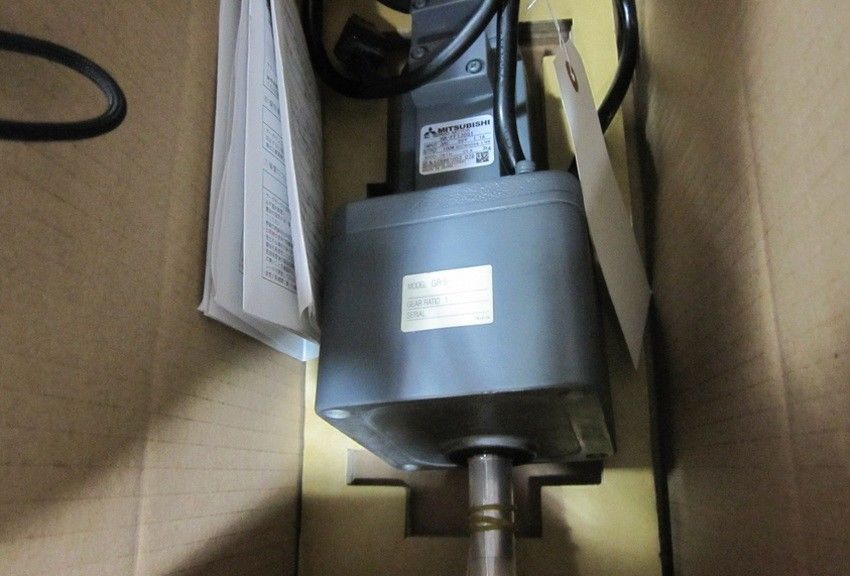 Brandneuer Mitsubishi Servomotor HA-FF13G1 Im Karton