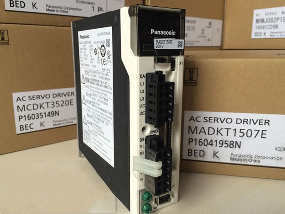 Neuer PANASONIC MINAS A5 200W AC-Servoantrieb MADKT1507E