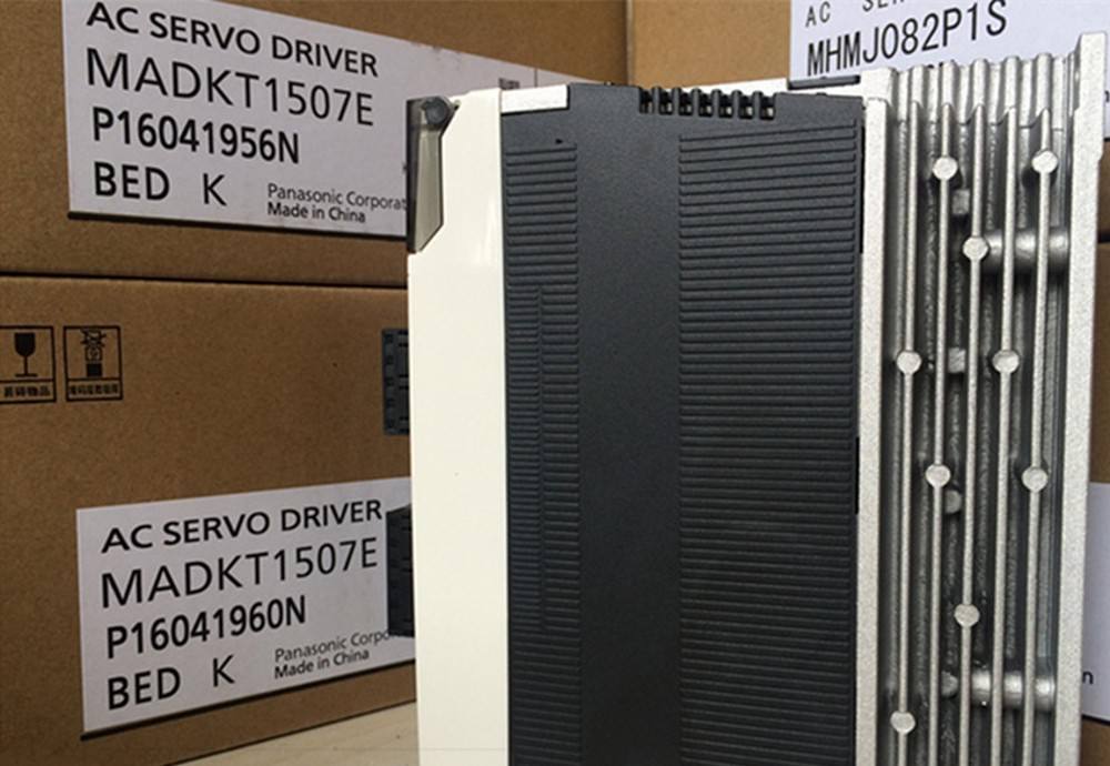 Neuer PANASONIC MINAS A5 200W AC-Servoantrieb MADKT1507E