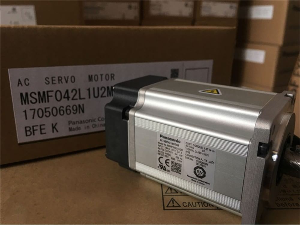 NEUER PANASONIC AC-Servomotor MSMF042L1U2M im Karton