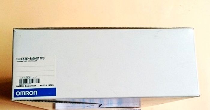 NEW&ORIGINAL OMRON TEMPERATURE CONTROLLER E5ZE-8AQH01TCB E5ZE8AQH01TCB IN BOX