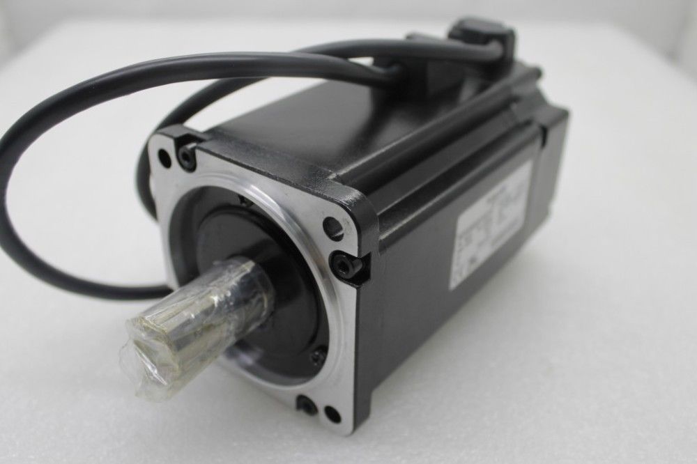NEU & ORIGINAL Schneider SERVOMOTOR BCH0802O12A1C im Karton