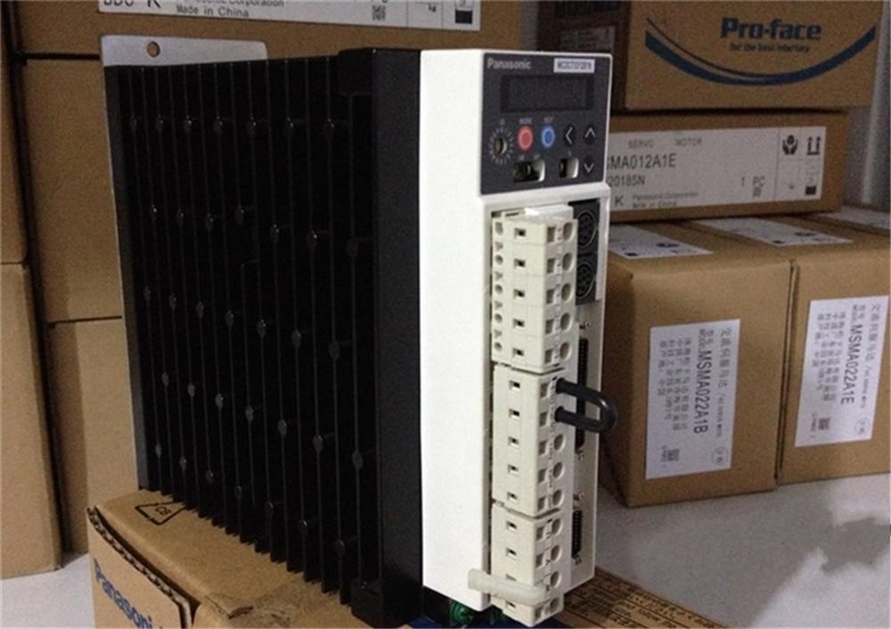 NEU PANASONIC AC-Servoantrieb MCDCT3312B18 im Karton (Original)