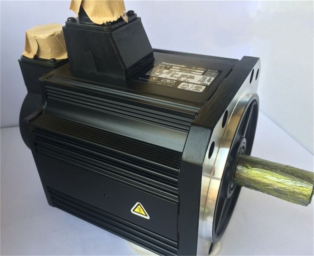 Original NEU PANASONIC AC Servomotor MDMA152A1C im Karton