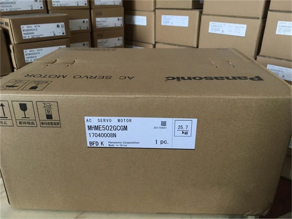 NEUER PANASONIC AC-Servomotor MHME502GCGM im Karton