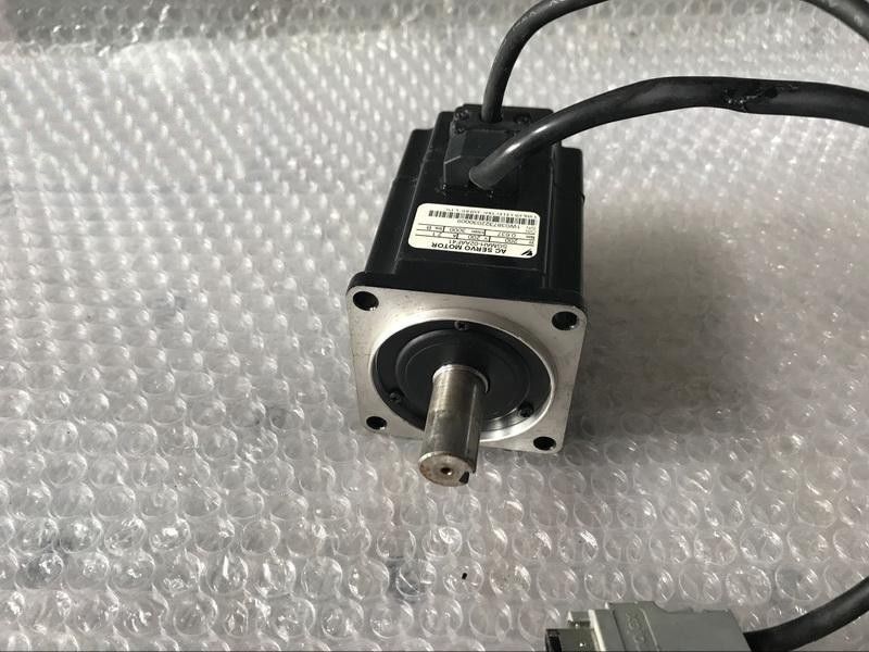 Gebrauchter Yaskawa SGMAH-02AAF41 Servomotor 200 W 3000 U/min im Karton