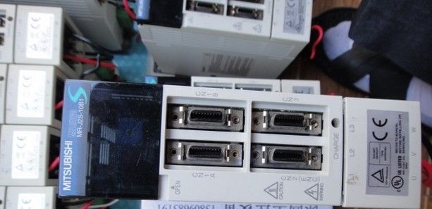 Gebrauchter Mitsubishi SERVOTREIBER MR-J2S-10B1 MIT AC MRJ2S10B1