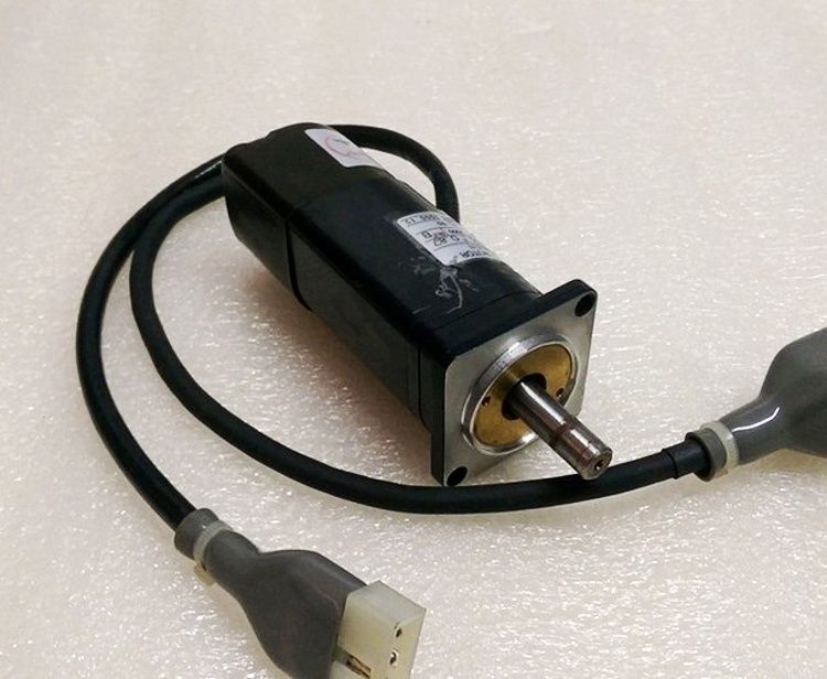 Yaskawa AC-SERVOMOTOR SGM-01A3SU31 100 W 3000 U/min