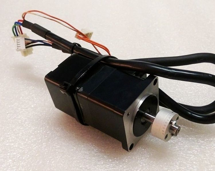 Yaskawa GEPRÜFTER AC-SERVOMOTOR SGMJV-A5A3A-SU11 auf Lager