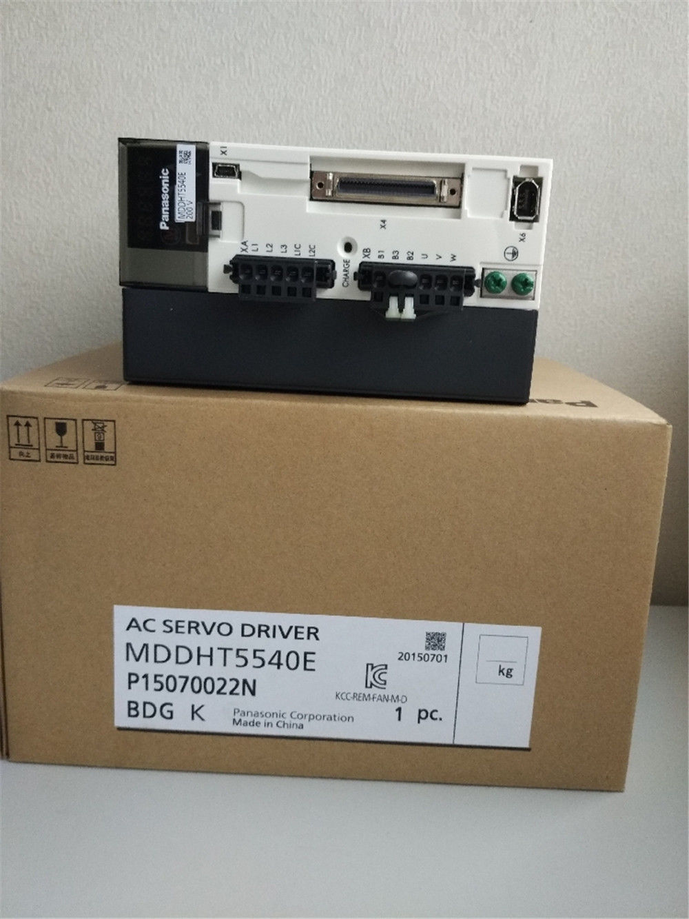 NEU PANASONIC MINAS A5 Servoantrieb MDDHT5540E im Karton