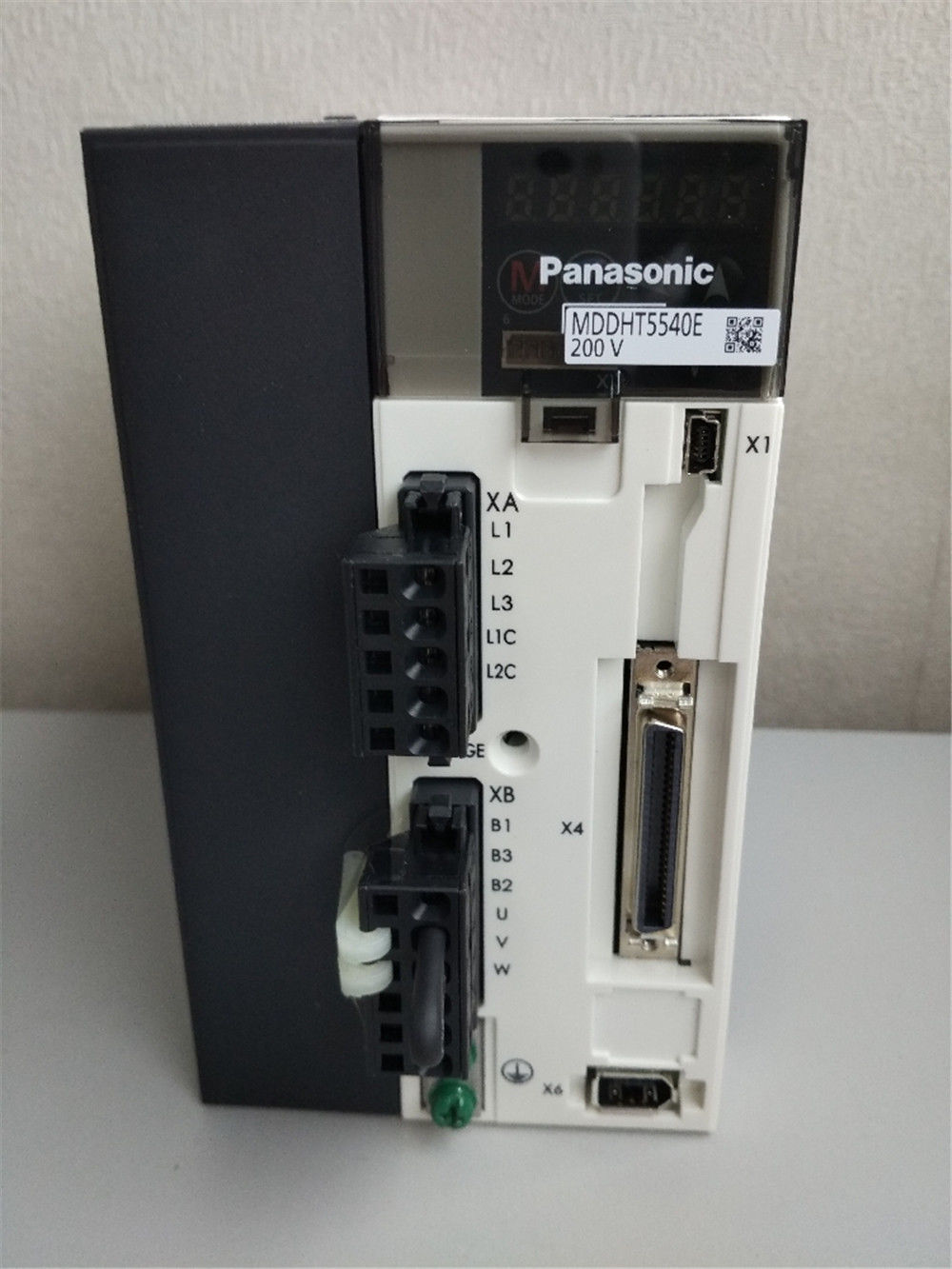 NEU PANASONIC MINAS A5 Servoantrieb MDDHT5540E im Karton