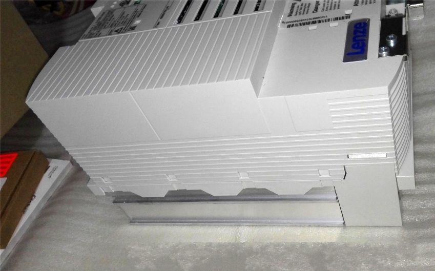 Echter Lenze SMD Wechselrichter 7.5KW E82EV752K4C E82EV752_4C