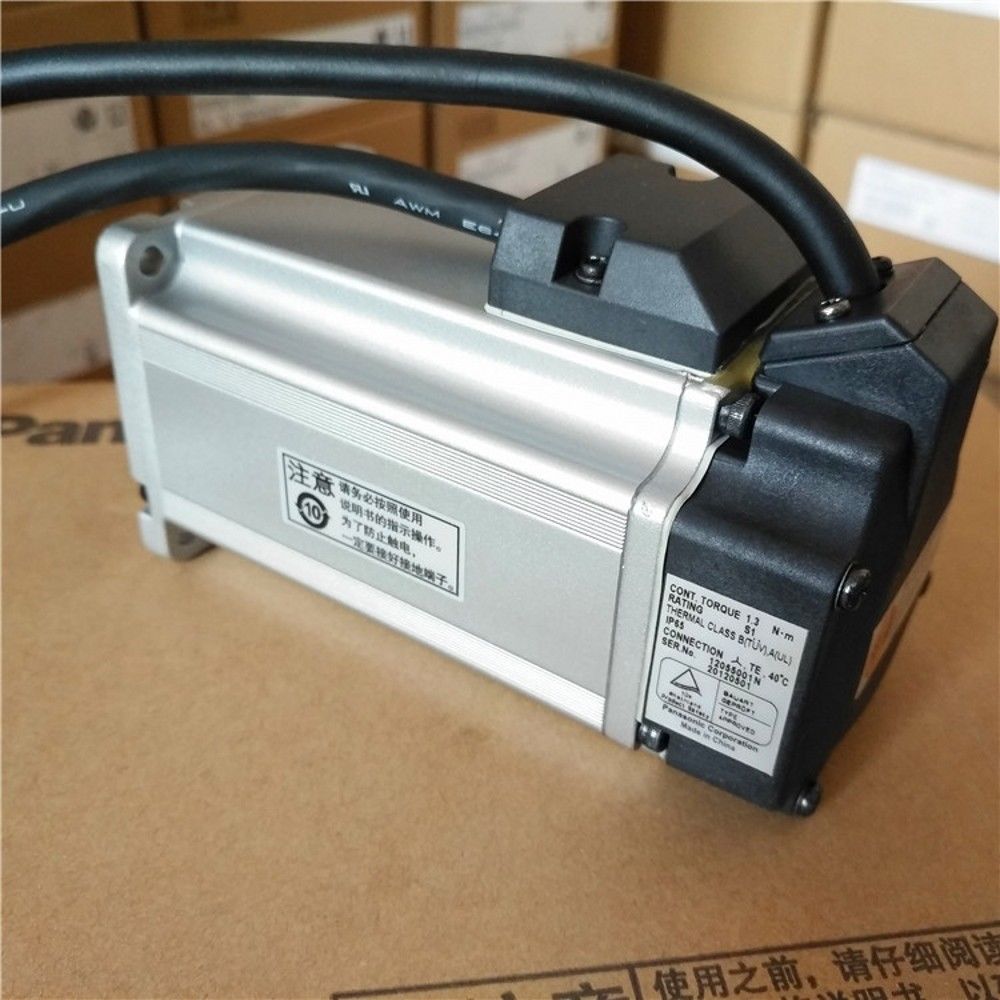 NEU Panasonic MHMD042G1U Servomotor 400 W 3000 U/min im Karton