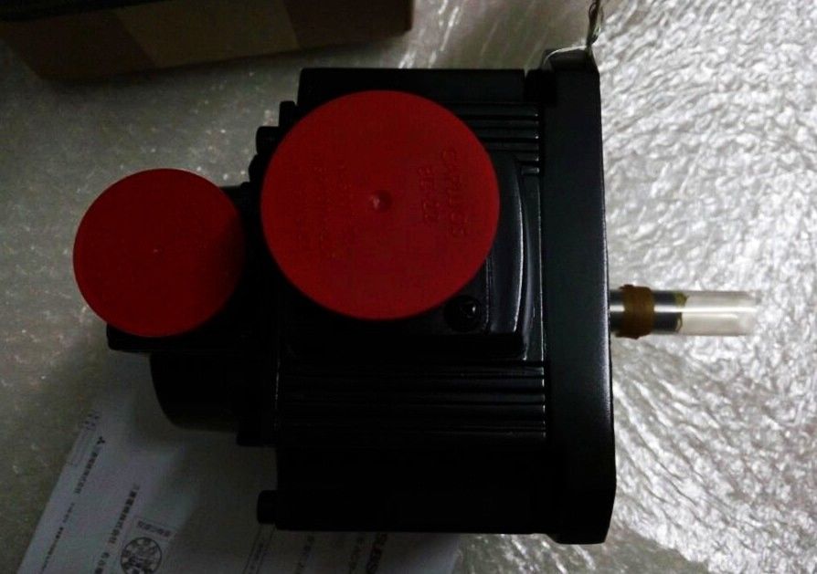 NEW&ORIGINAL MITSUBISHI SERVO MOTOR HC-SF52K-S1 HCSF52KS1 in box