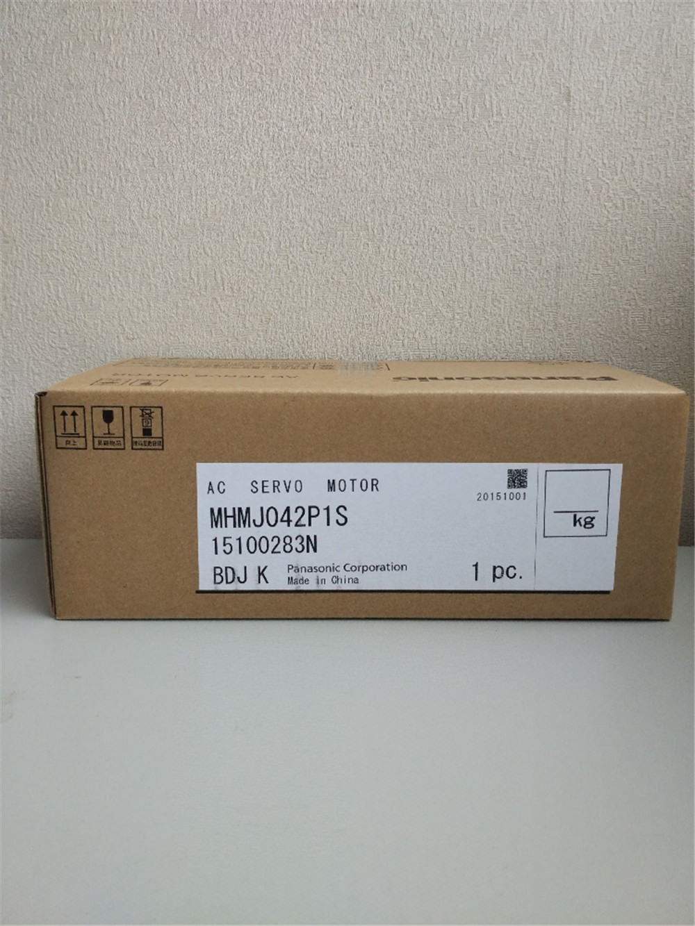 NEUER PANASONIC AC-Servomotor MHMJ042P1S 400W im Karton